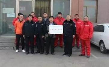 交警大隊深入?；\(yùn)輸公司進(jìn)行春運(yùn)安全檢查